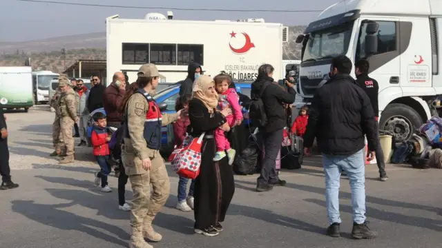 İçişleri Bakanı Ali Yerlikaya, ülkesine gönüllü olarak dönen Suriyeli göçmenlerin