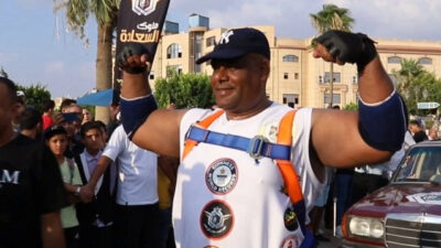 Mısırlı güreşçi Eşref Mahrus, inanılmaz bir güç gösterisiyle Guinness Rekorlar