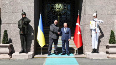   Milli Savunma Bakanı Yaşar Güler, resmi bir ziyaret için