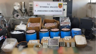 İçişleri Bakanı Ali Yerlikaya, İstanbul’da uyuşturucu imalatçılarına yönelik düzenlenen başarılı