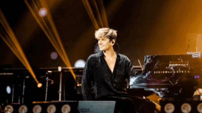 Dünya çapında 57 ülkede 5 milyondan fazla albüm satan, sahne