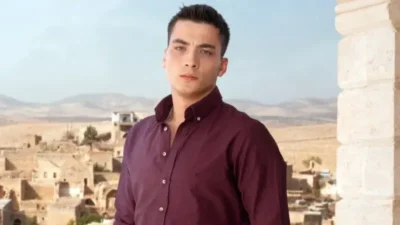 “Uzak Şehir” dizisinin sevilen oyuncusu Atakan Özkaya, babasının vefatıyla sarsıldı.