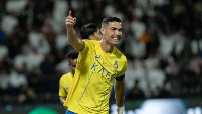 RIYAD – Portekizli futbol efsanesi Cristiano Ronaldo, kariyerine bir rekor