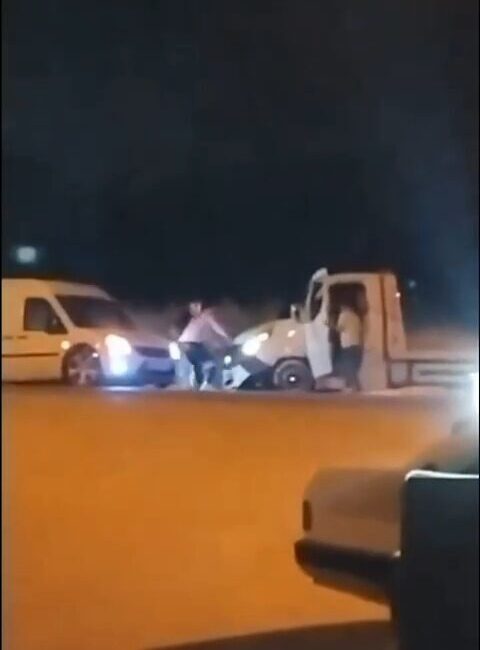 ADANA, – ADANA’da çekici ile hafif ticari araç sürücüleri arasında