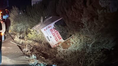 Ali Fuat GÜÇLÜER/ AFYONKARAHİSAR, – AFYONKARAHİSAR’da yağış nedeniyle kayganlaşan yolda