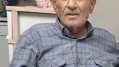 Nurettin DOĞAN/ALAŞEHİR (Manisa) -MANİSA’nın Alaşehir ilçesinde ağaç kesmek isterken elinden