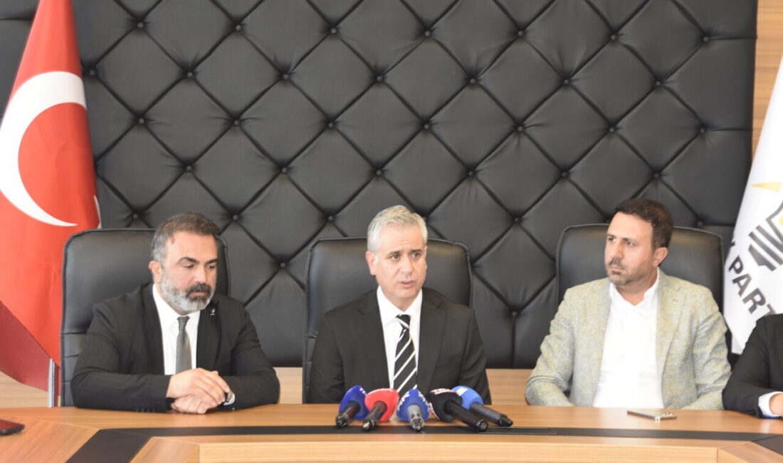 AK Parti’li Yalçın: Terör meselesini ortadan kaldırmak mecburiyetindeyiz Özcan ÇİRİŞ/BİTLİS, -AK Parti Genel Başkan Yardımcısı Hasan Basri Yalçın,