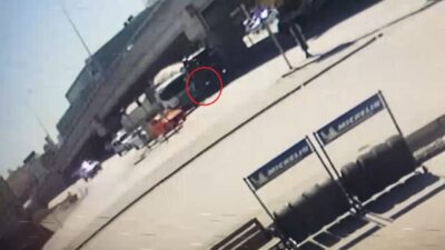 Mehmet Gökhan HAKBİLİR/ANKARA, – ANKARA’da yolun karşısına geçerken beton mikserinin