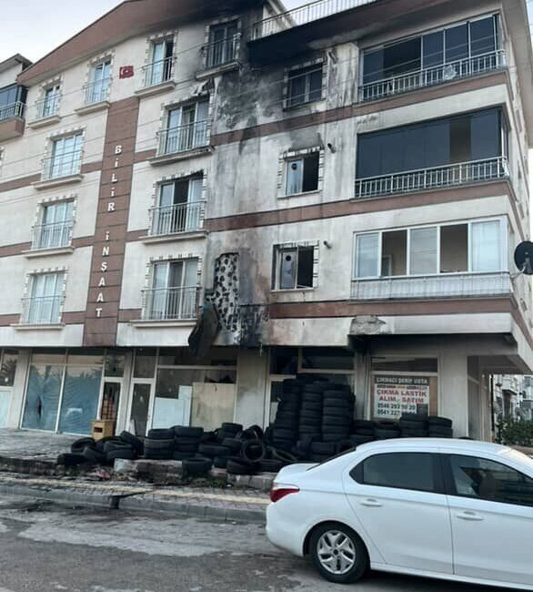 Umutcan ÖREN/ANKARA, – ANKARA’nın Sincan ilçesinde araç lastiği satılan iş