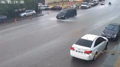 DEVRİLEN MOTOSİKLETİN SÜRÜCÜSÜ SÜRÜKLENDİ Ankara’da yağmurun etkisiyle kayganlaşan yollar sürücülere