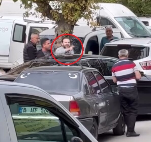 Mehmet Gökhan HAKBİLİR/ANKARA, – ANKARA’da iki sürücü arasında ‘yol verme’