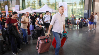 Semih ERSÖZLER/ANTALYA, – ANTALYA’ya üniversite eğitimleri için gelen öğrenciler otogar