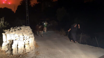 YERLEŞİM YERLERİ TAHLİYE EDİLDİ; BAZI YERLER YANDI Antalya’nın Alanya ilçesindeki