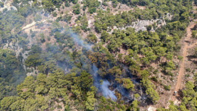 KONTROL ALTINA ALINDI Antalya’nın Kemer ilçesinde çıkan orman yangını, ekiplerin