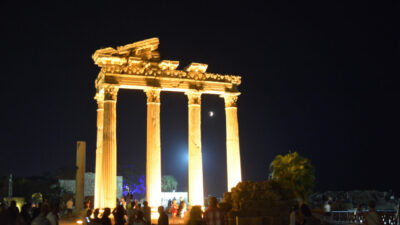 Ömer KARÇA/MANAVGAT (Antalya), – ANTALYA’nın Manavgat ilçesinde turistler, kanlı ay