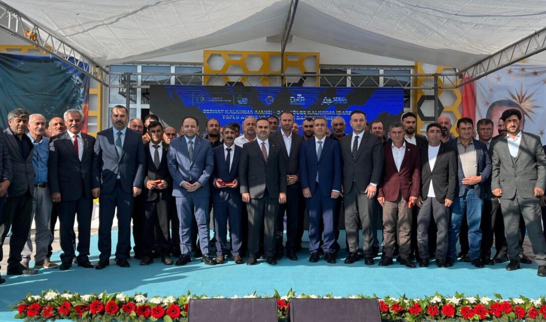 ESNAFI ZİYARET ETTİ Bakan Mehmet Fatih Kacır, AK Parti İl