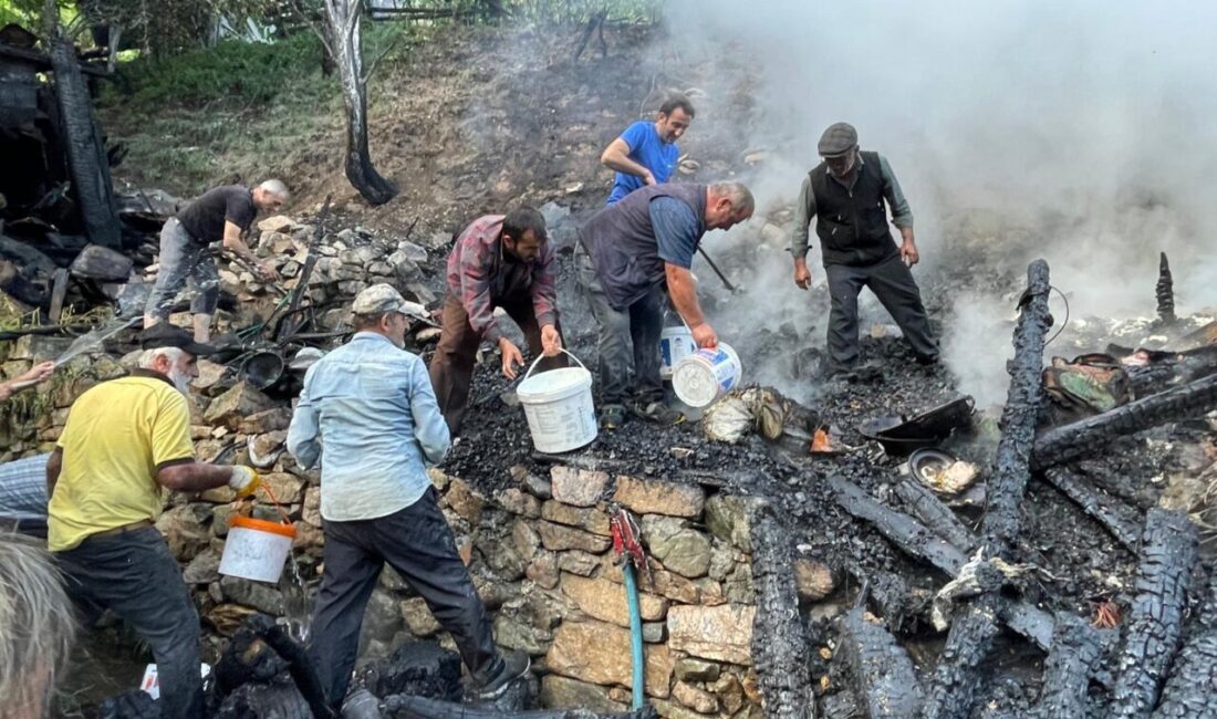 Nusret DURUR/ YUSUFELİ(Artvin), – ARTVİN’in Yusufeli ilçesinde 3 katlı evde