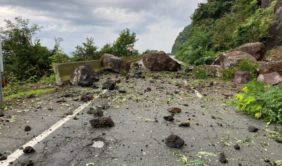 ULAŞIMA AÇILDI Heyelan nedeniyle kapanan Karadeniz Sahil Yolu’nun Rize- Artvin