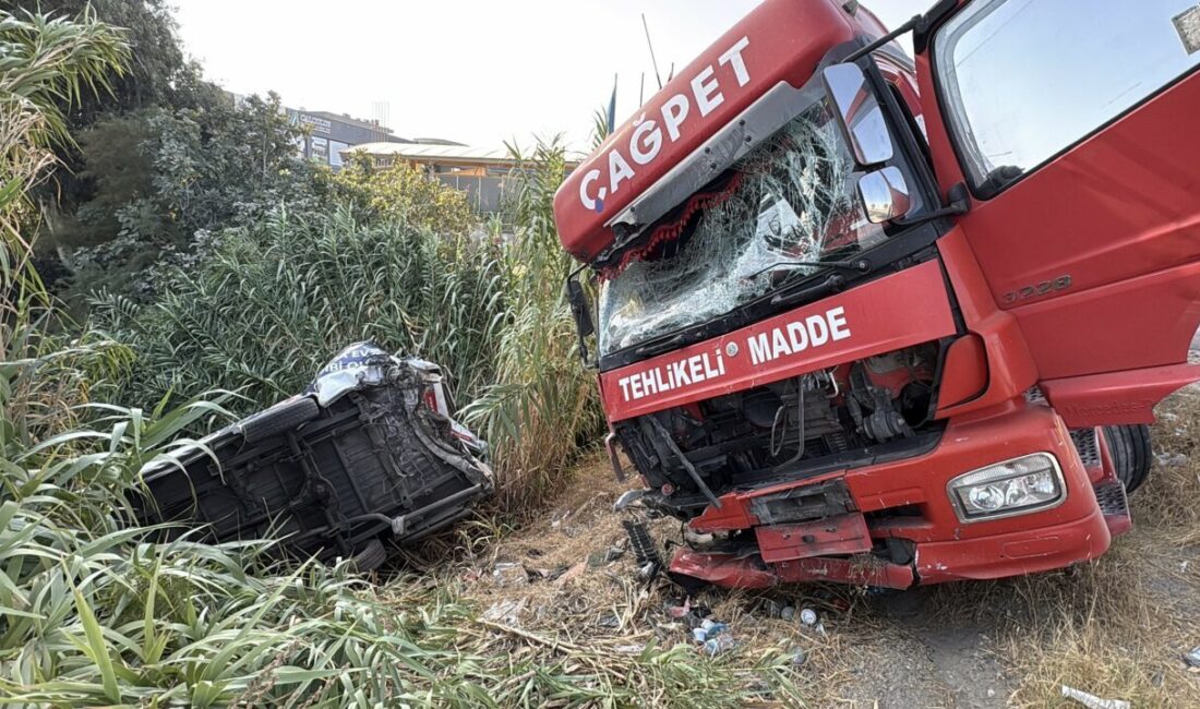 Melek FIRAT/AYDIN, -AYDIN’ın Efeler ilçesinde akaryakıt tankeri, yolcu minibüsüne çarptı.
