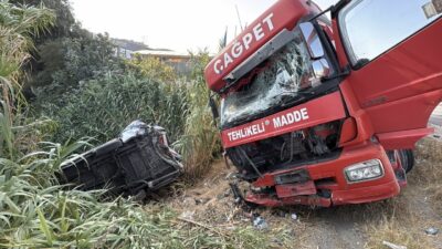 Melek FIRAT/AYDIN, -AYDIN’ın Efeler ilçesinde akaryakıt tankeri, yolcu minibüsüne çarptı.