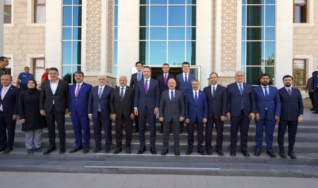 Bakan Bayraktar, Adıyaman’da ‘Türkiye Yüzyılı Buluşmaları’ toplantısına katıldı Mahir ALAN/ADIYAMAN, -ENERJİ ve Tabii Kaynaklar Bakanı Alparslan Bayraktar, Adıyaman’da