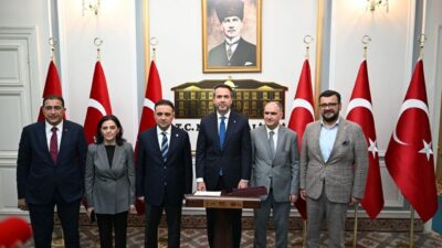 VALİLİĞE ZİYARET Enerji ve Tabii Kaynaklar Bakanı Alparslan Bayraktar, Manisa’nın