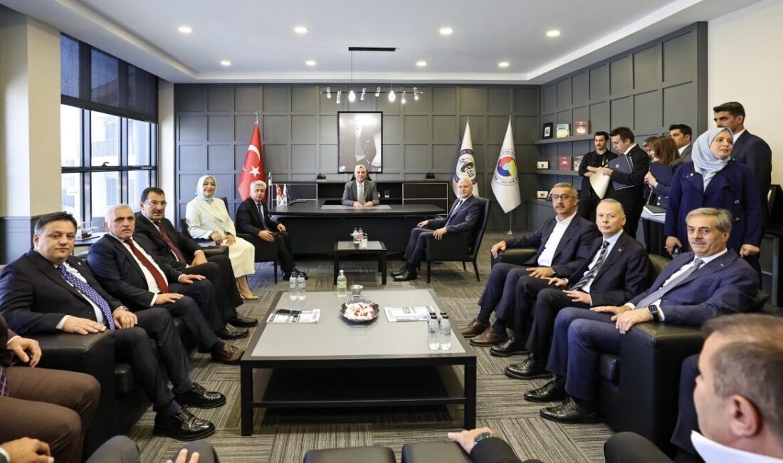 BAKAN BOLAT, SAKARYA’DA ZİYARETLERDE BULUNDU Sakarya Esnaf ve Sanatkarlar Odaları