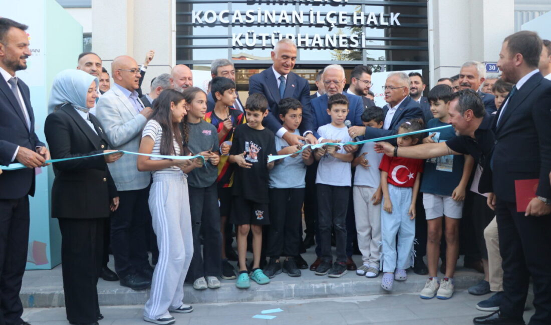 KÜTÜPHANE AÇILIŞINA KATILDI Kültür ve Turizm Bakanı Mehmet Nuri Ersoy,