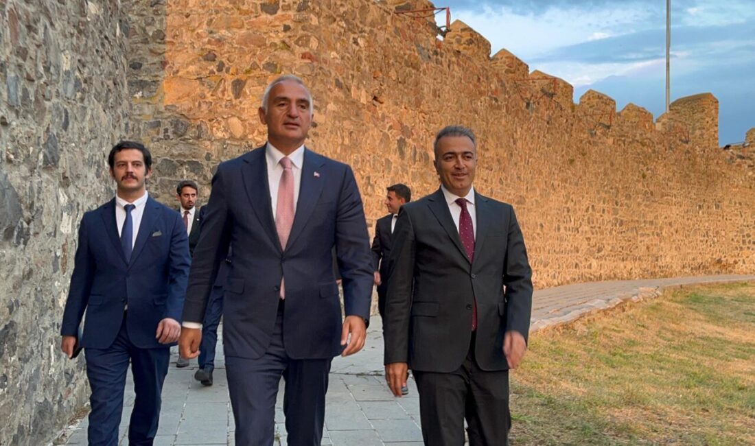 VALİ, DAMAL BEBEĞİ HEDİYE ETTİ Kültür ve Turizm Bakanı Mehmet