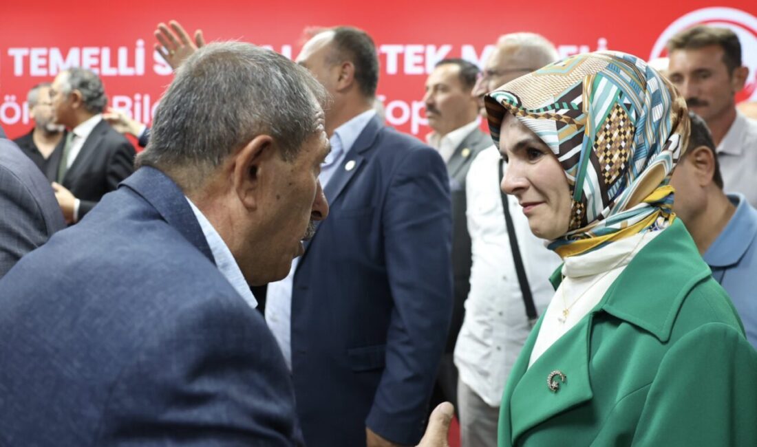 Bakan Göktaş, muhtarlarla bir araya geldi ANKARA, – AİLE ve Sosyal Hizmetler Bakanı Mahinur Özdemir Göktaş,