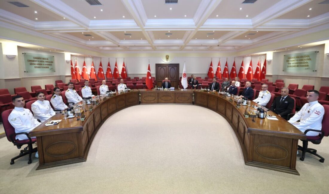 ANKARA, – MİLLİ Savunma Bakanı Yaşar Güler, Preveze Deniz Zaferi’nin