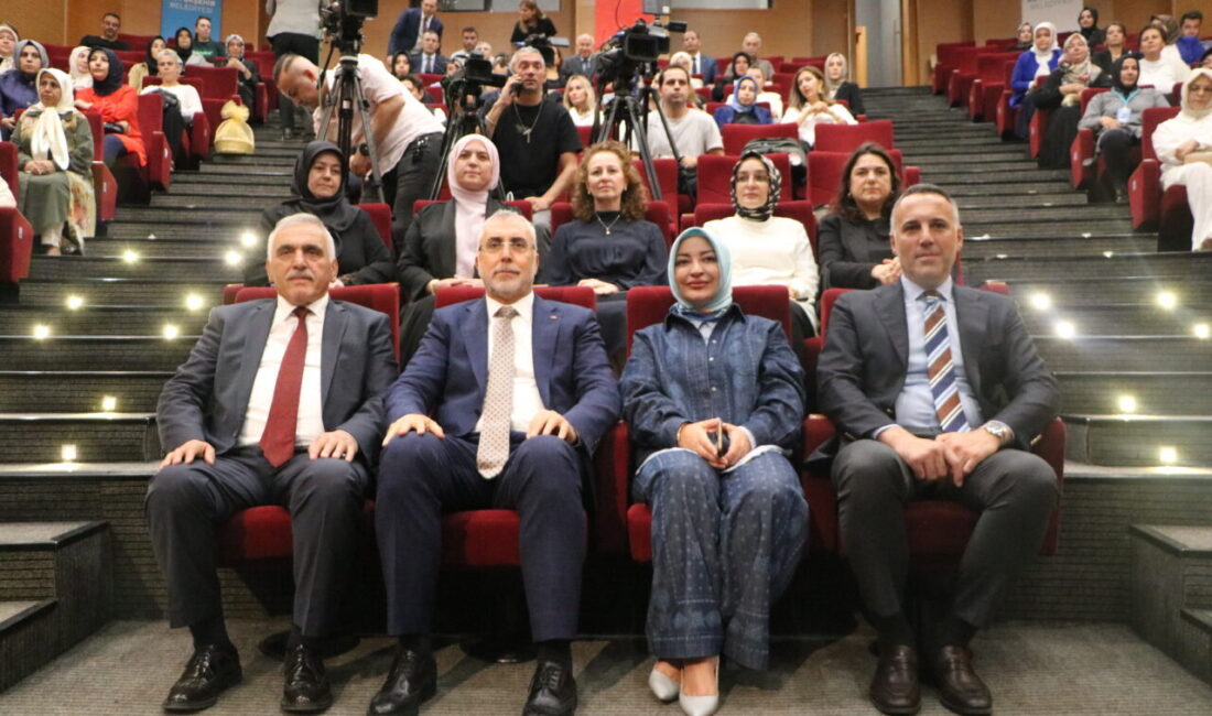 KADIN GİRİŞİMCİLERLE BULUŞTU Çalışma ve Sosyal Güvenlik Bakanı Vedat Işıkhan,