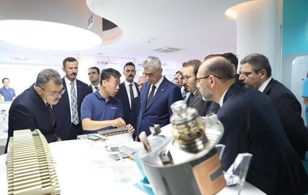 ÇİN, – SAĞLIK Bakanı Kemal Memişoğlu, Çin’in başkenti Pekin’de ‘E-Town