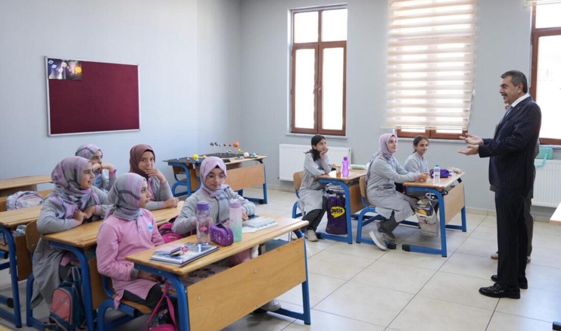 Bakan Tekin: Sınavı kazanamadıkları için öğretmen olamıyorlar Salih TEKİN/ERZURUM, -MİLLİ Eğitim Bakanı Yusuf Tekin, “Size birileri diyor
