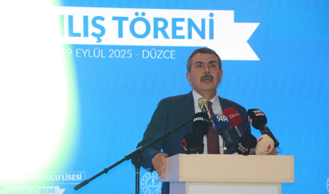 OKUL AÇILIŞINA KATILDI Milli Eğitim Bakanı Yusuf Tekin, Düzce’nin Kara