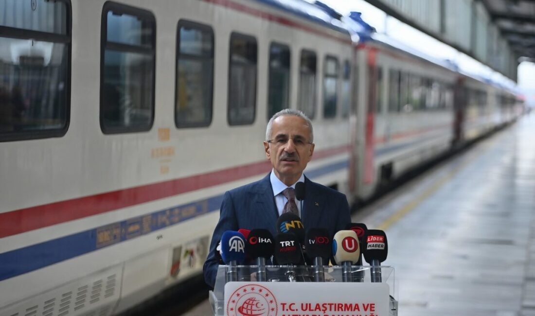 ANKARA, – ULAŞTIRMA ve Altyapı Bakanı Abdulkadir Uraloğlu, Macaristan’ın ulusal