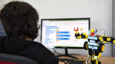 ANKARA, – MİLLİ Eğitim Bakanlığı (MEB), öğrencilerin dijital teknolojileri verimli