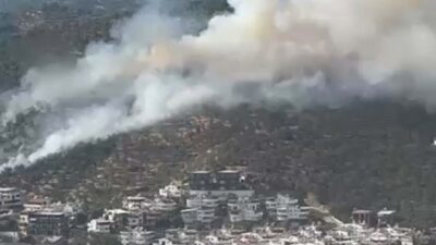 Abdulkadir AYDINIŞIK/ BALIKESİR, – BALIKESİR’in Edremit ilçesinde orman yangını çıktı.