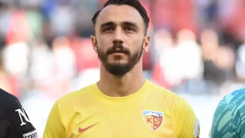 Samed Aydın SUN/KAYSERİ, – KAYSERİSPOR forması giyen Gökhan Sazdağı (30),