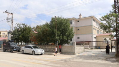 Behçet DALMAZ-Gülay KUYUCU/VAN, – VAN’da eşiyle boşanma aşamasındaki kişi, elinde