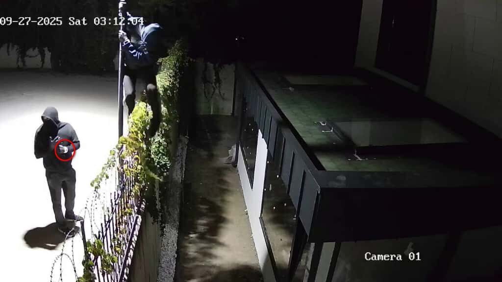 Kadircan GÜLER/ANKARA, – ANKARA’da bir villadan çelik kasa çalan 3