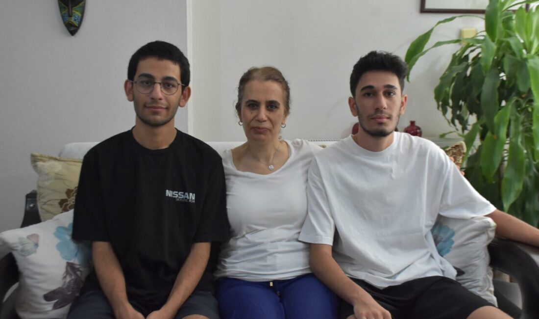 Birlikte sınava hazırlanan iki kardeş, aynı üniversitede aynı bölümü kazandı Nevra UÇKAÇ-Tekin GÜRBULAK/İZMİR, – İZMİR’de, Yükseköğretim Kurumları Sınavı’na (2025-YKS) birlikte