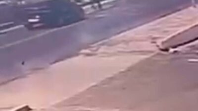 Fırat AKAY/ BODRUM (Muğla), – MUĞLA’nın Bodrum ilçesinde yolun karşısına