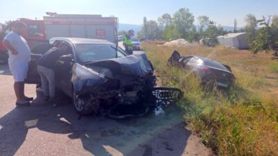 Hasan BOZBEY/ORHANGAZİ (Bursa), – BURSA’nın Orhangazi ilçesinde iki otomobilin kafa