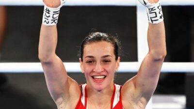 ERCAN ATA / İNGİLTERE, – MİLLİ boksör Buse Naz Çakıroğlu,