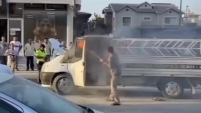 Samim SELÇUK/HATAY, – HATAY’da bir kamyonetin motor kısmında çıkan yangına