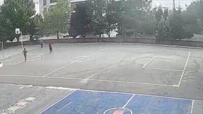 Muzaffer KOŞAN/ERZİNCAN, – ERZİNCAN’da sürücüsü el frenini çekmeyi unutunca hareket