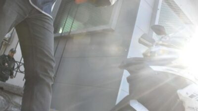 Tolga TAHÇI/İZMİR, – İZMİR’de boşanma aşamasındaki eşi Fatma Alpaslan’ı (26)