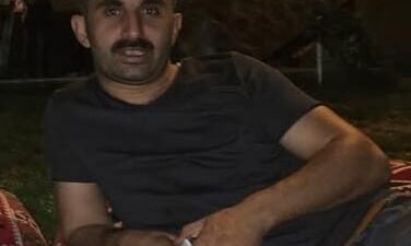 Gıyasettin TETİK-Seyfettin EKEN/DİYARBAKIR, – DİYARBAKIR’ın Bağlar ilçesinde evinin önünde aracına