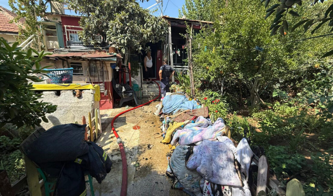 Adem AKALAN/ANTALYA, – ANTALYA’da bahçede çamaşır toplarken duman görüp çöplerin